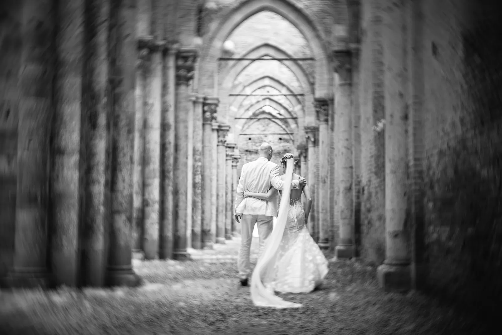 Tuscany Elopement - wedding photographer tuscany - San galgano abbey