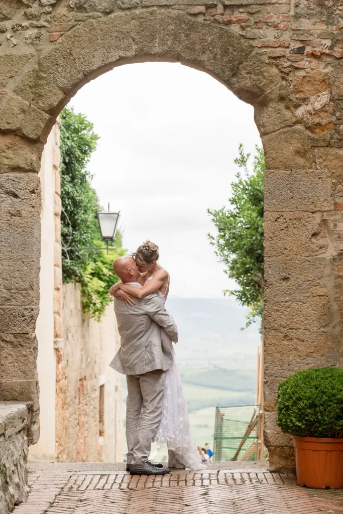 Tuscany Elopement - wedding photographer tuscany - San galgano abbey - Wedding photographers Tuscany Italy